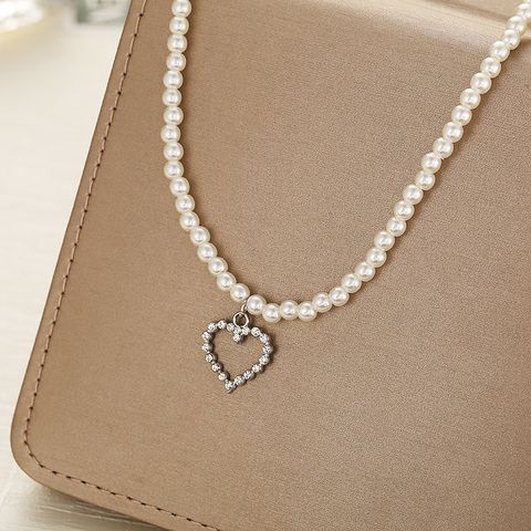 Retro Pearl Clavicle Chain Necklace Short Hollow Heart Necklace