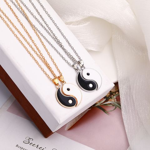 New Drop Oil Necklace Taichi Pattern Pendant Necklace European And American Fashion Geometry Pattern Round Necklace 2-piece Set