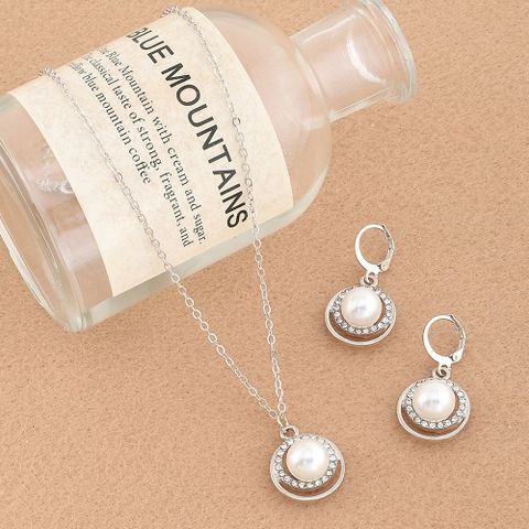 Pearl Pendant Necklace Accessories Fashion Pendant Clavicle Chain Ear Clip Set