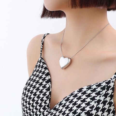 Fashion Peach Heart Necklace Female Light Luxury Titanium Steel Clavicle Chain Wholesale
