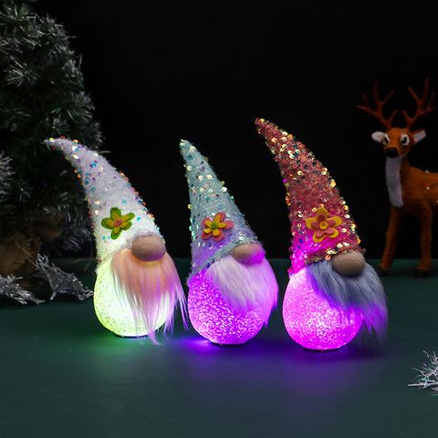 Hong Kong Love New Luminous Faceless Doll Ornaments Santa Claus With Lights Easter Show Window Decorations Wholesale