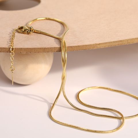 Collar De Cadena Simple Chapado En Oro De 18 Quilates De Acero Inoxidable Con Cadena De Serpiente De Estilo Simple