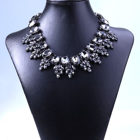 Fashion Flower Rhinestone Alloy Necklace Wholesale