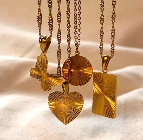 Einfacher Stil Herz Rostfreier Stahl Titan Stahl Überzug Vergoldet Halskette Mit Anhänger