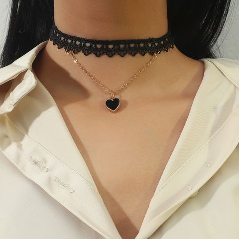 Retro Heart Lace Women's Necklace