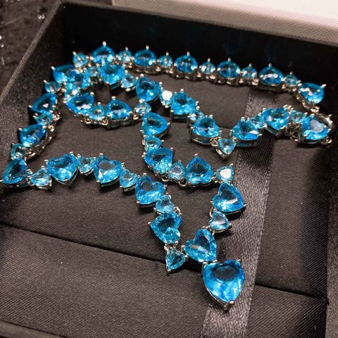 Neue Volldiamant-halskette Mit Intarsien Schweizer Topa Blauer Farbschatz Herzförmige Halskette