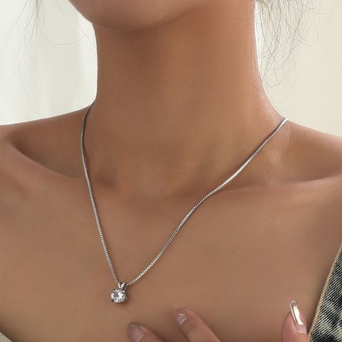 Elegant Geometric Alloy Inlay Rhinestones Women's Pendant Necklace