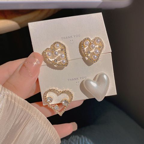 Fashion Heart Shape Alloy Inlay Artificial Diamond Pearl Women's Ear Studs 1 Pair