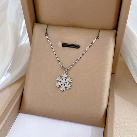 Fashion Snowflake Titanium Steel Plating Pendant Necklace