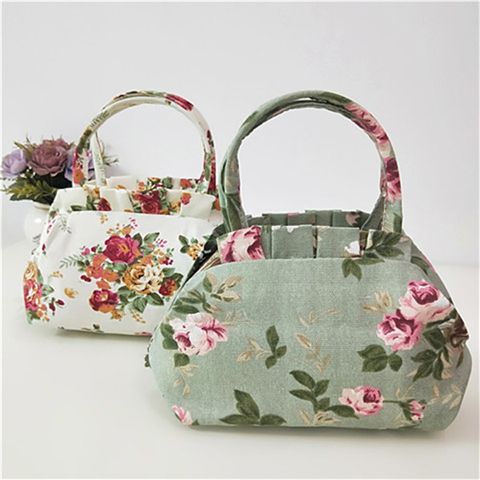 Women's Medium All Seasons Canvas Flower Fashion Square Zipper Handbag