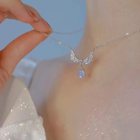 Moda Alas De Angel Gotitas De Agua Aleación Embutido Diamantes De Imitación Mujeres Collar Colgante 1 Pieza