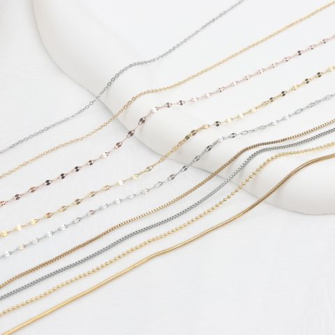 Einfarbige Goldene Halskette Aus Titan Stahl Im Einfachen Stil
