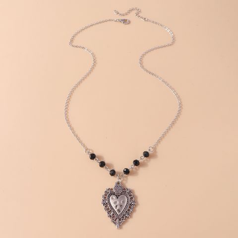 Fashion Ornament Retro Geometric Heart Shaped Pendant Necklace