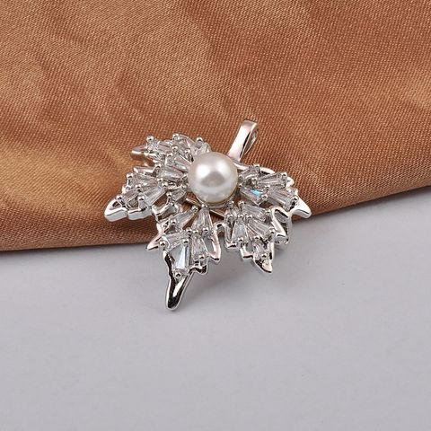 Fashion Maple Leaf Copper Plating Inlay Pearl Zircon Women's Brooches