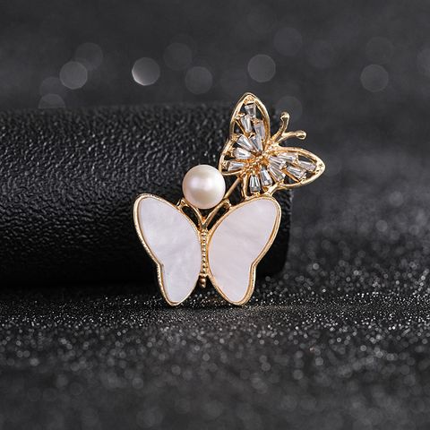 Fashion Flower Butterfly Alloy Plating Inlay Artificial Gemstones Pearl Women's Brooches