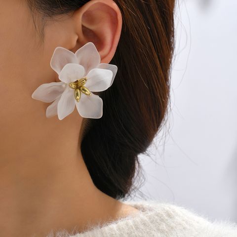 1 Pair Fashion Flower Alloy Plastic Sequins Women's Ear Studs
