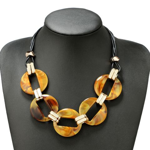 1 Piece Luxurious Circle Resin Women's Necklace