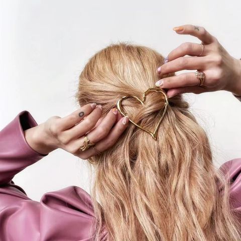 Women's Fashion Heart Shape Alloy Plating Hair Clip