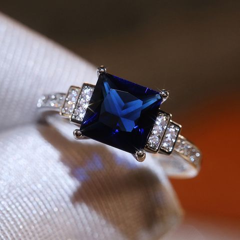 Joyería De Mano De Anillo De Cobre De Diamante Chapado En Platino De Circonita Azul Oscuro De Moda Para Damas