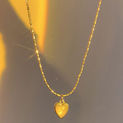 Ladies Fashion Heart-shaped Acrylic Geometric Pendant Alloy Necklace