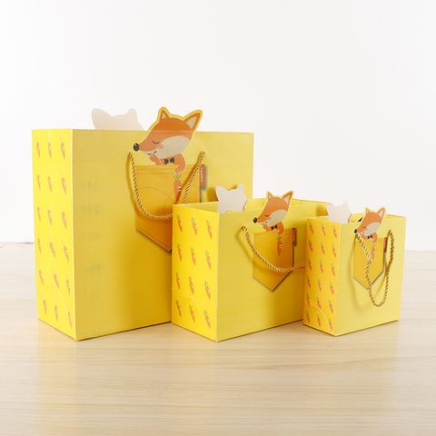 Wholesale Cartoon Animal Pattern Children&#39;s Day Gift Tote Bag Cute Yellow Little Fox Folding Paper Gift Bag