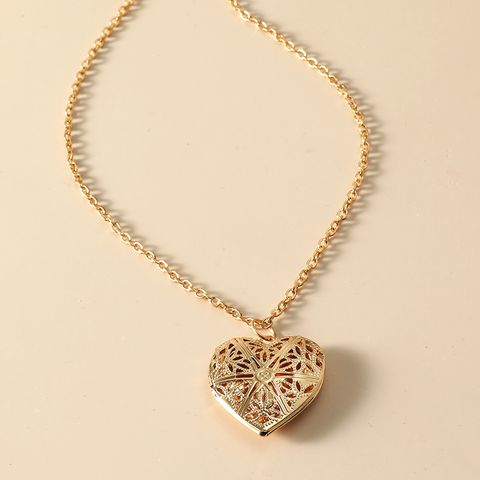 Creative Hollow Heart Shape Pendant Photo Box Pendant Necklace