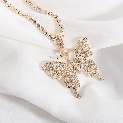 Fashion Simple Inlaid Rhinestone Butterfly Pendant Alloy Necklace