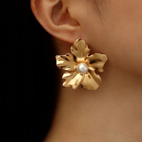 Fashion Pleated Flower Pearl Stud Earrings