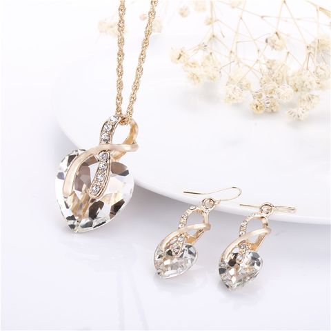 Fashion Elegant Rhinestone Inlaid Crystal Gem Heart Pendant Earrings And Necklace Set