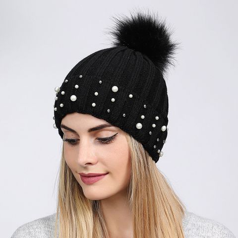 Mujeres Moda Color Sólido Pompones Perla Prensado Gorro De Lana