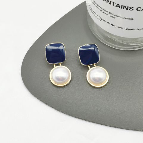 Luxurious Geometric Alloy Inlay Artificial Pearls Earrings