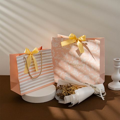Basic Stripe Paper Special Occasion Gift Bags 1 Set