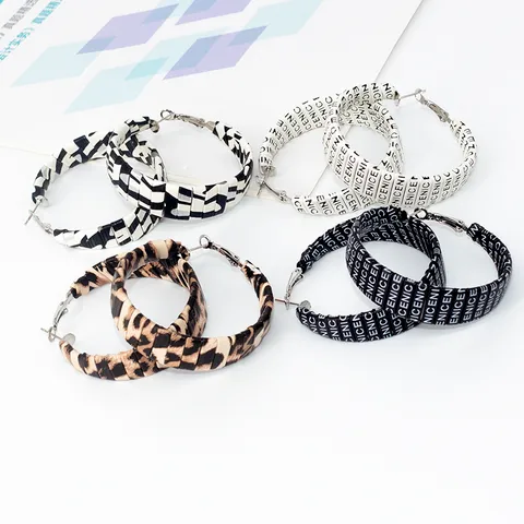 1 Pair Simple Style C Shape Leopard Crocodile Handmade Pu Leather Alloy Hoop Earrings