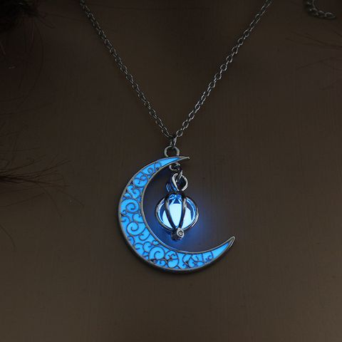 European And American Halloween Hot Hollow Moon Luminous Lucky Tree Clavicle Chain Accessories Necklace Factory In Stock Ornament