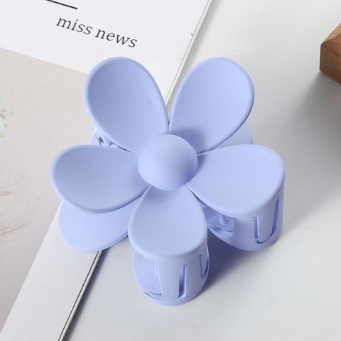 Simple Style Flower Plastic Stoving Varnish Hair Claws 1 Piece