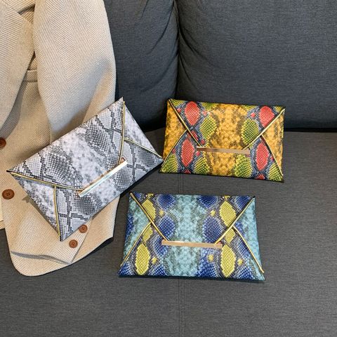 Femmes Toutes Les Saisons Faux Cuir Bloc De Couleur Style Vintage Carré Boucle Magnétique Pochette