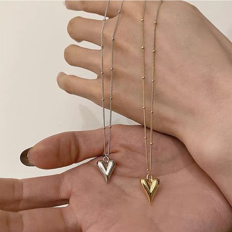 Großhandel Einfacher Stil Herzform Titan Stahl Überzug Vergoldet Halskette Mit Anhänger