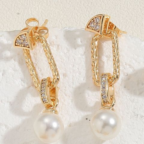 1 Pair Simple Style Circle Heart Shape Plating Inlay Brass Artificial Pearls Zircon 14k Gold Plated Ear Studs