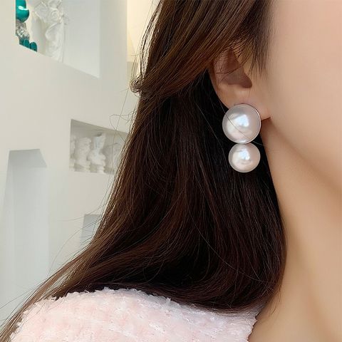 1 Pair Elegant Round Inlay Arylic Alloy Artificial Pearls White Gold Plated Drop Earrings