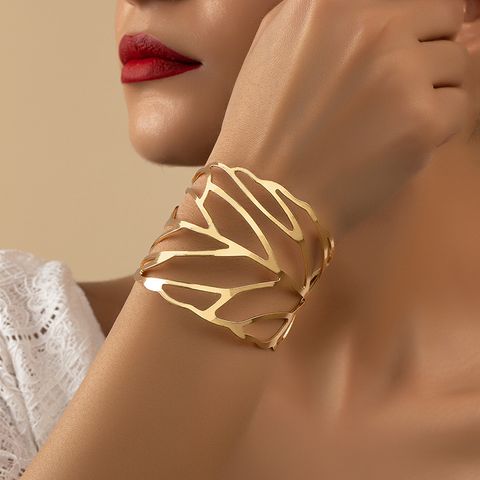 Streetwear Leaf Alloy Ferroalloy Plating 14k Gold Plated Silver Plated Women's Bangle