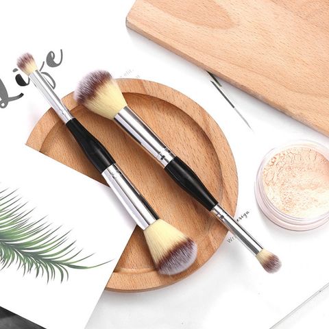 Basic Artificial Fiber Wooden Handle Makeup Brushes 1 Piece
