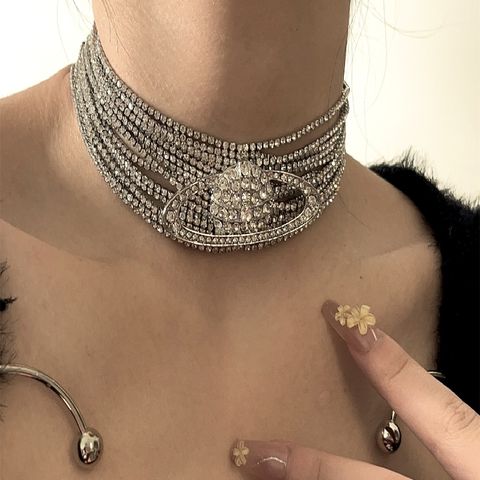 Estilo Vintage Señora Color Sólido Aleación Enchapado Embutido Diamantes De Imitación Plateado Mujeres Collar