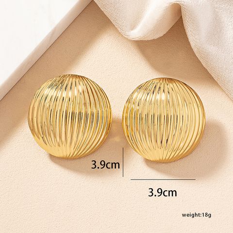 1 Pair Simple Style Classic Style Shell Plating Ferroalloy 14k Gold Plated Ear Studs
