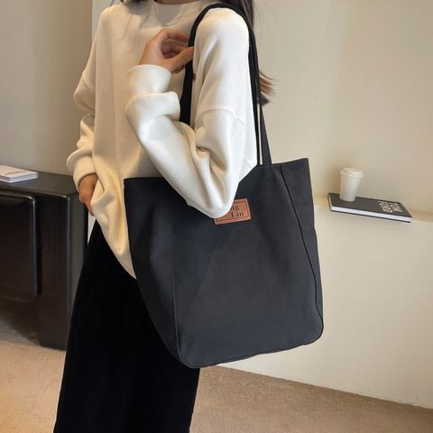 Women's Canvas Solid Color Preppy Style Classic Style Streetwear Sewing Thread Square Zipper Shoulder Bag Shopping Bags