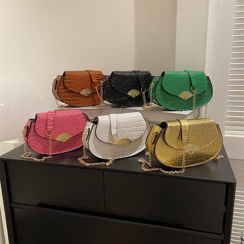 Women's Pu Leather Solid Color Cute Semicircle Magnetic Buckle Shoulder Bag Crossbody Bag