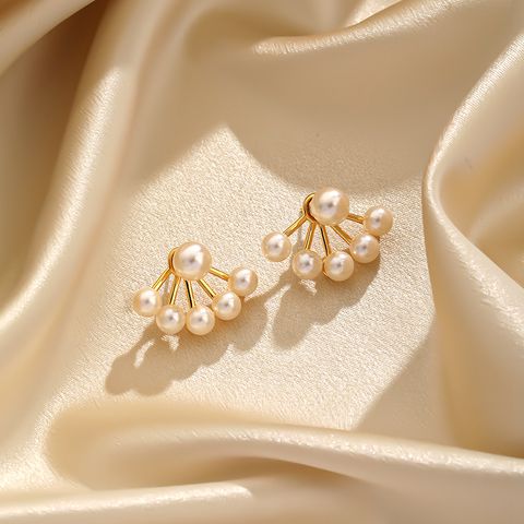 1 Pair Elegant Luxurious Simple Style Sector Inlay Freshwater Pearl Copper Freshwater Pearl 18k Gold Plated Ear Studs