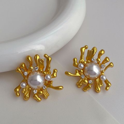 1 Piece Vintage Style Fireworks Plating Inlay Copper Artificial Pearls Artificial Diamond 18k Gold Plated Ear Studs