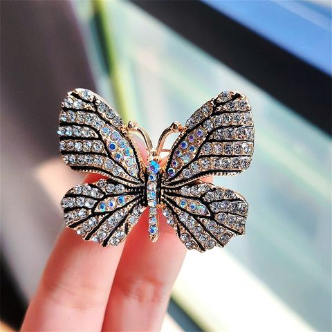 Süss Schmetterling Legierung Künstliche Perlen Frau Broschen