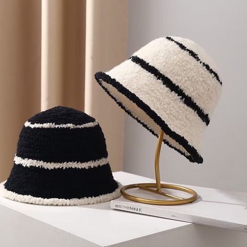 Women's Elegant Basic Stripe Wide Eaves Bucket Hat