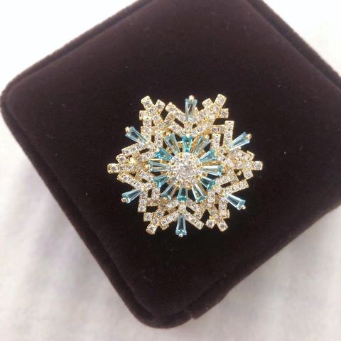 Vintage Style Snowflake Copper Plating Women's Brooches